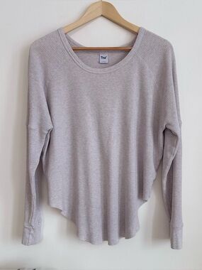 TNA Light Gray Waffle Knit Thermal Curved Hem Long Sleeve Top Large